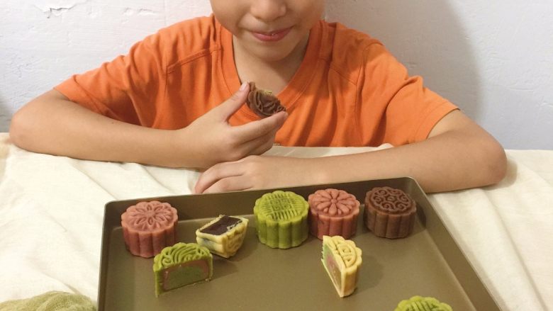 High-looking Cantonese-style mooncakes