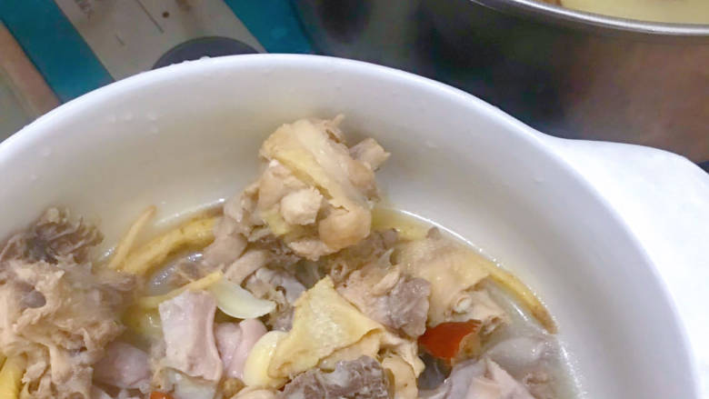 Pork belly chicken soup