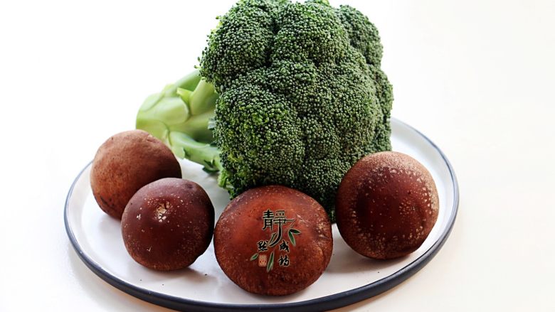 Vegetarian Stir-fried Mushrooms and Broccoli