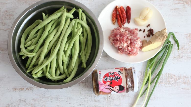 Dry and stir-fried beans with soy sauce