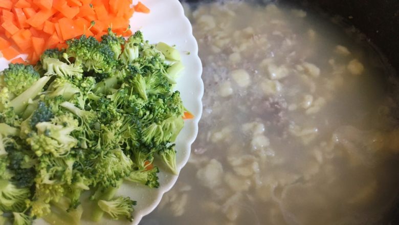 Yam and minced pork noodles