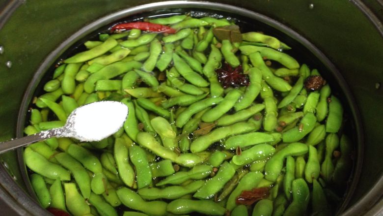 Spicy Salted Edamame