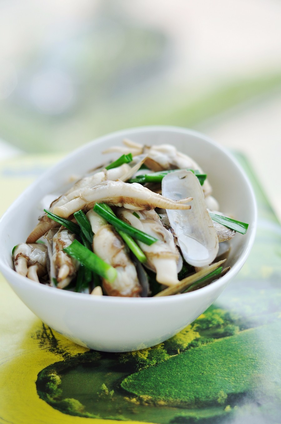 Fried razor clams with leeks