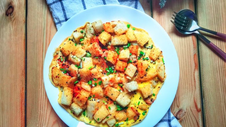 Steamed buns and eggs pizza that combines Chinese and Western styles