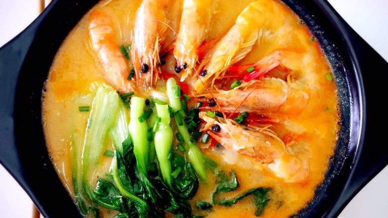 Shrimp and Green Vegetable Noodles in Soup