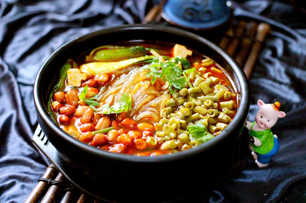 Green food + hot and sour noodles