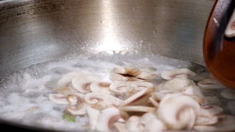 Oyster Sauce Mushroom Pork Soup