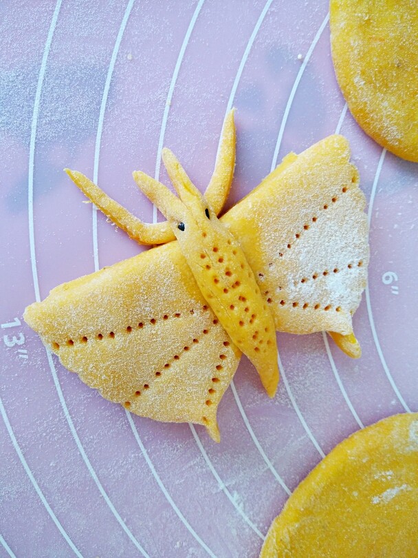 Chinese pastry + butterfly steamed buns