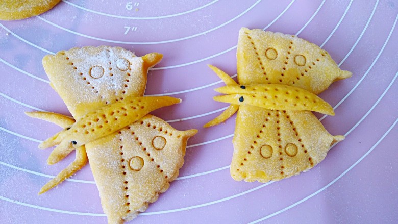 Chinese pastry + butterfly steamed buns