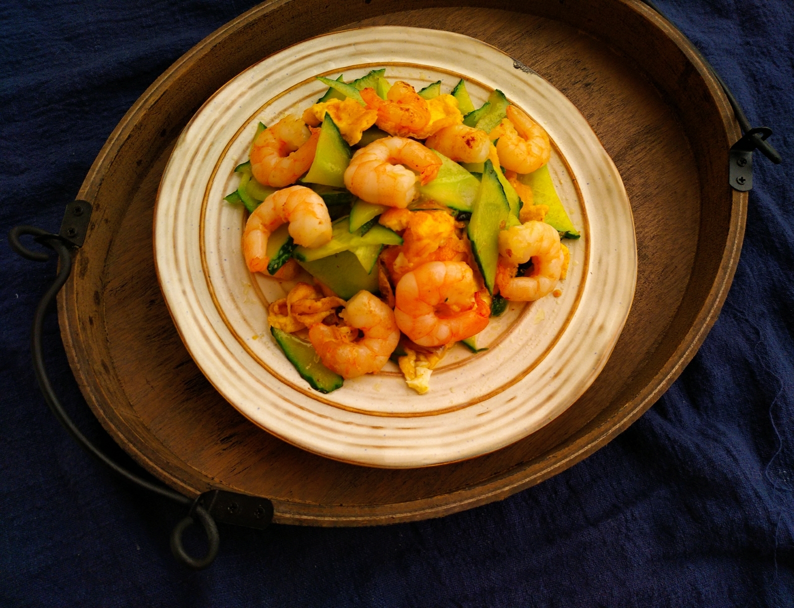 Stir-fried shrimps with cucumber