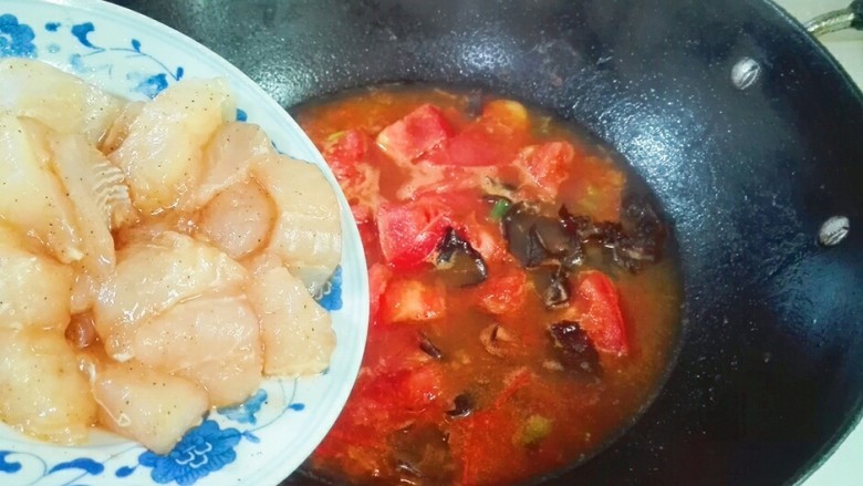 It’s good to drink soup when the weather is cold~Black Ear Tomato Basa Fish Soup