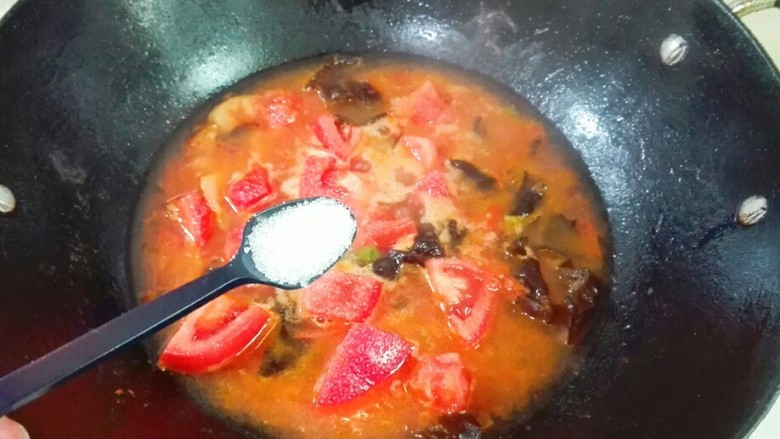 It’s good to drink soup when the weather is cold~Black Ear Tomato Basa Fish Soup