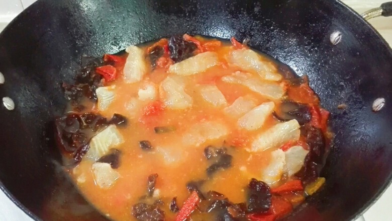 It’s good to drink soup when the weather is cold~Black Ear Tomato Basa Fish Soup