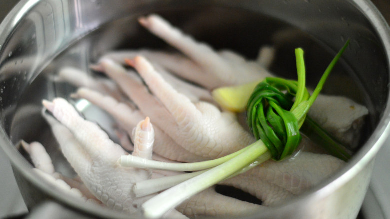 Peanut Chicken Feet Soup