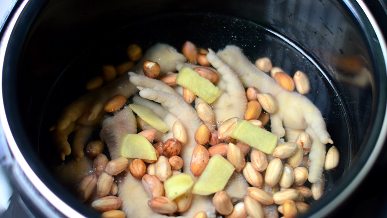 Peanut Chicken Feet Soup