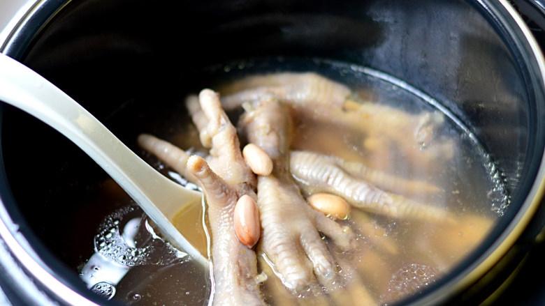 Peanut Chicken Feet Soup