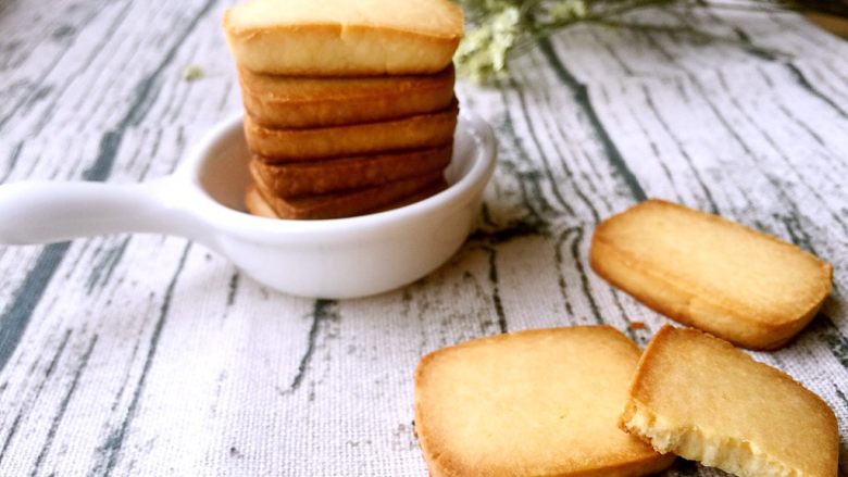 Condensed milk biscuits (suitable for novices)