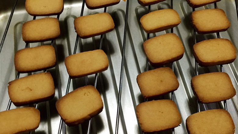 Condensed milk biscuits (suitable for novices)