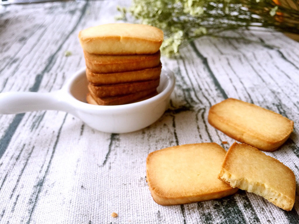 Condensed milk biscuits (suitable for novices)