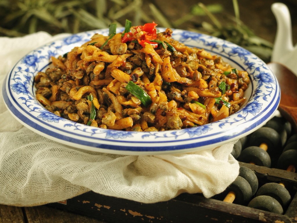 Stir-fried clams with dried radish (spicy flavor)