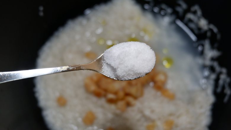 Pig's blood and scallop porridge