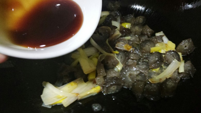 Roasted sea cucumber with green onion