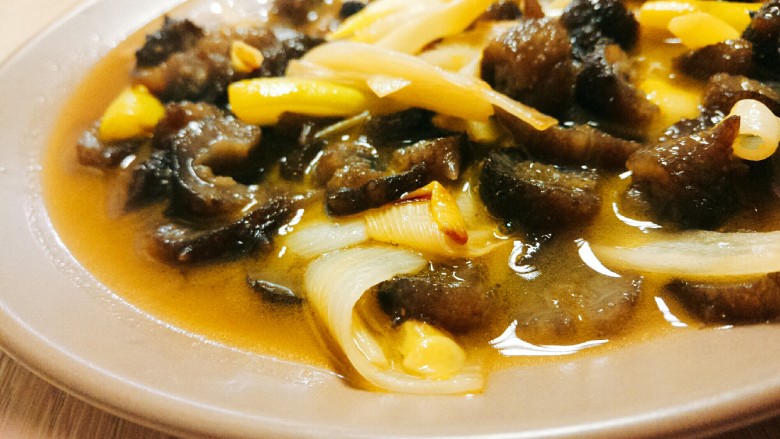 Roasted sea cucumber with green onion