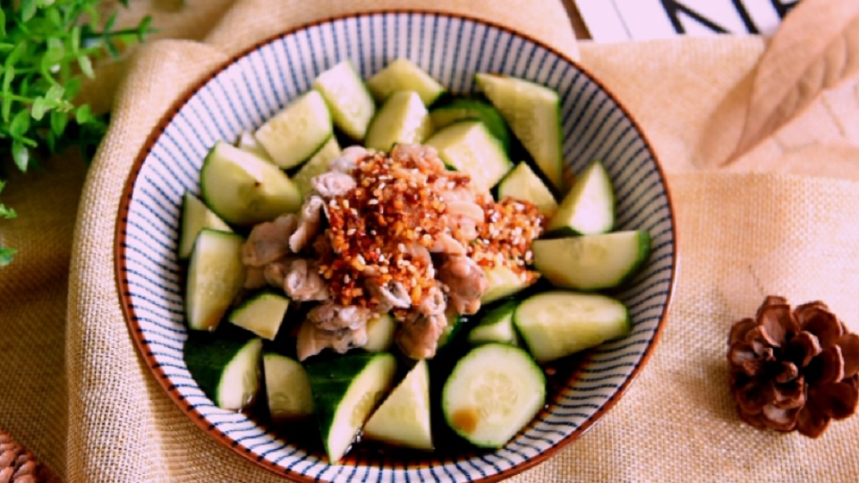 A refreshing salad with clams and cucumbers, so delicious that I can’t stop mouthing