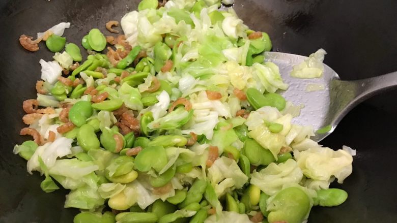 Oyster sauce, hand-shredded cabbage, sea rice and stir-fried broad beans