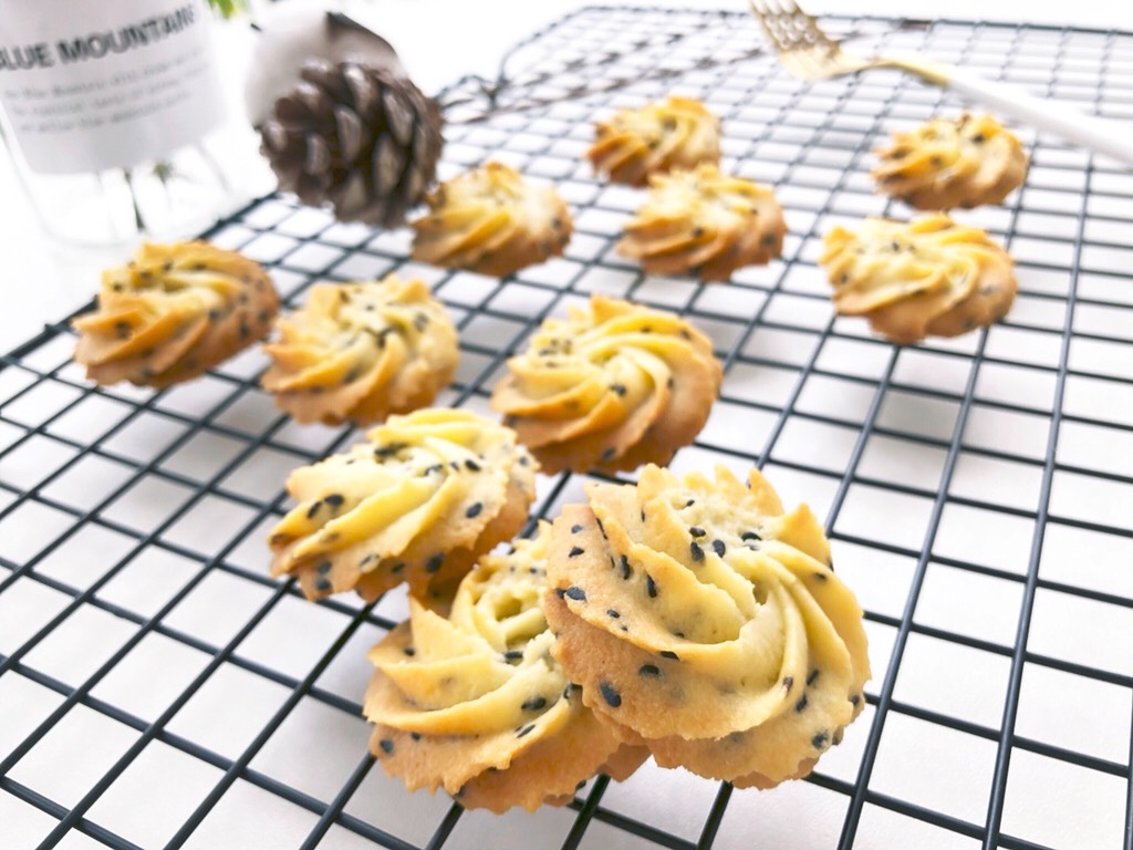 Black sesame savory cookies