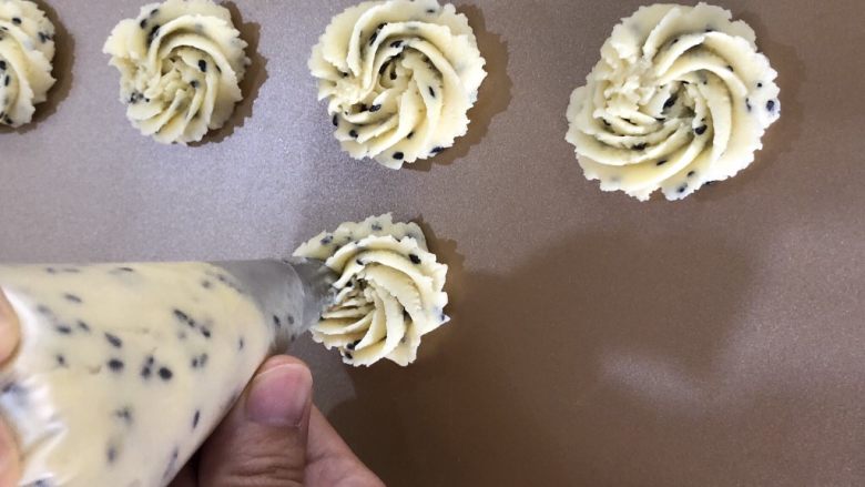 Black sesame salty cookies