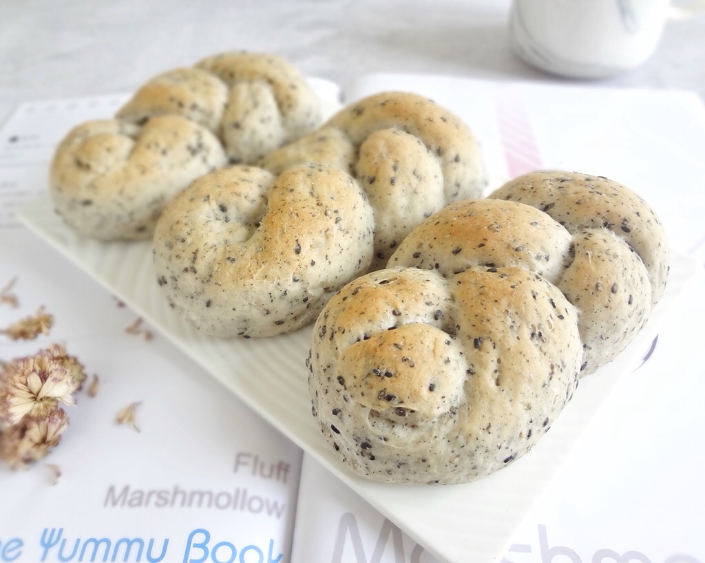 Buddhist healthy black sesame braided bread