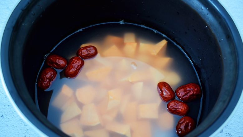 Sweet potato and red date porridge