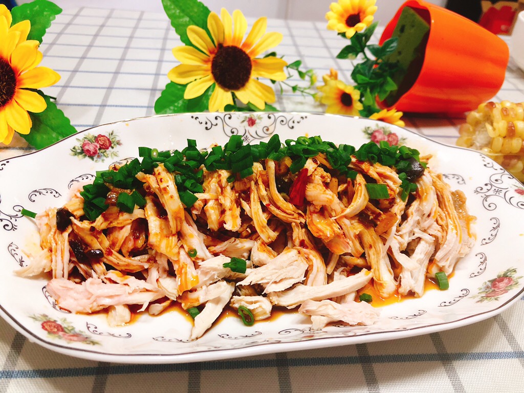 Weight loss meals can also be so delicious - shredded cold chicken