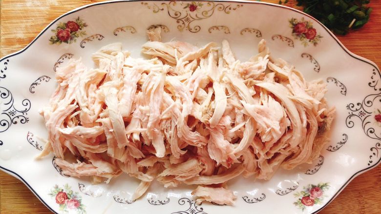 A weight-loss meal can also be so delicious - cold shredded chicken