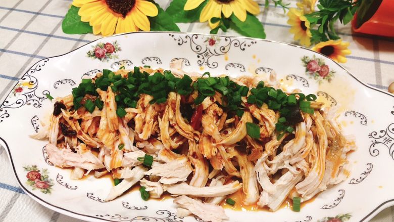 A weight loss meal can also be so delicious - cold shredded chicken