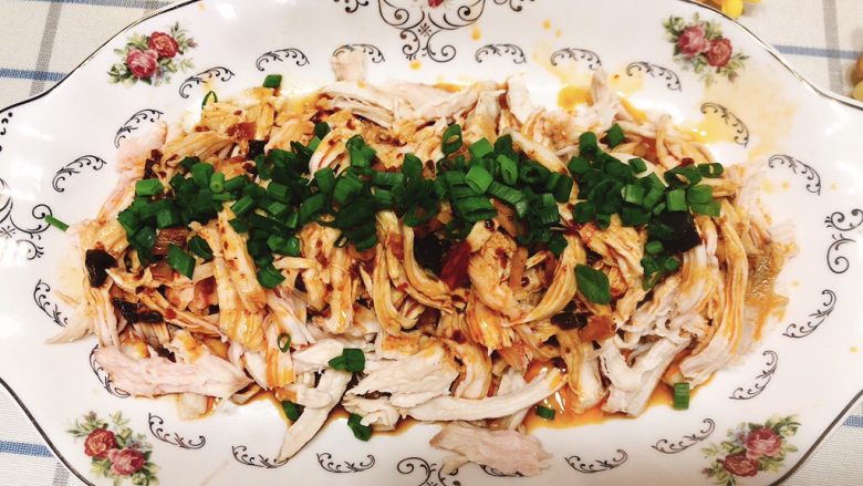 A weight loss meal can also be so delicious - cold shredded chicken