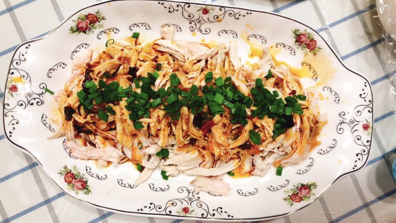 A weight loss meal can also be so delicious - cold shredded chicken