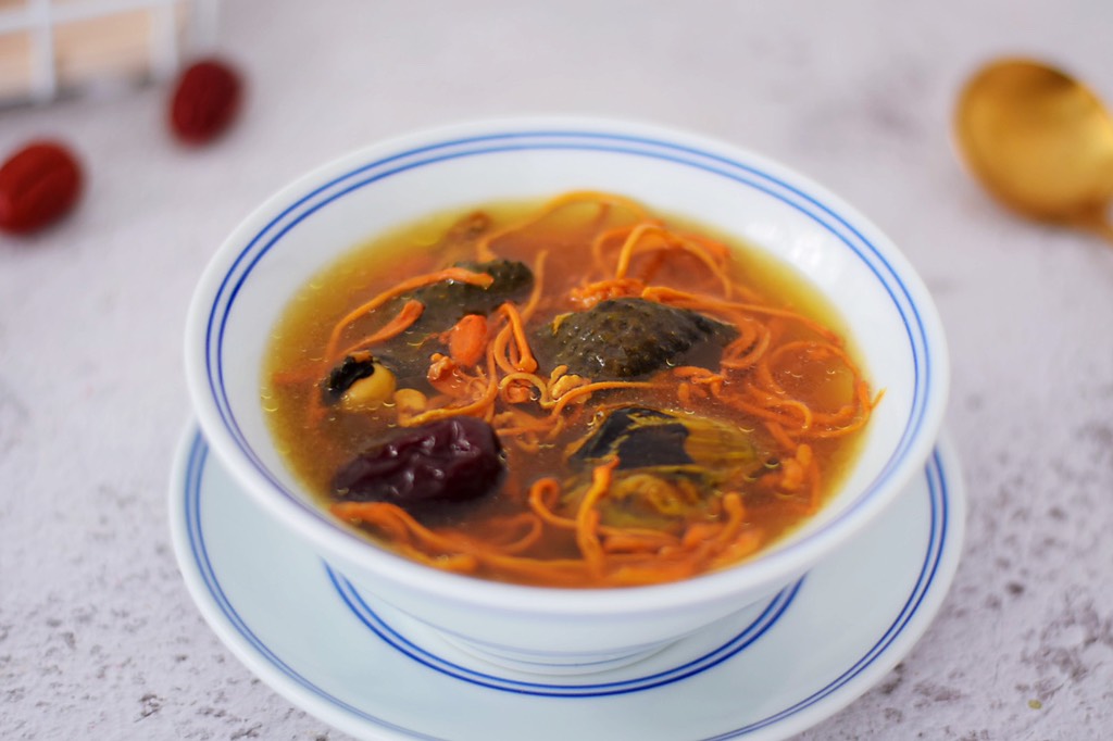 Cordyceps flower black chicken soup