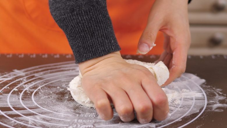 Baby milk-flavored steamed buns are loved by adults and children