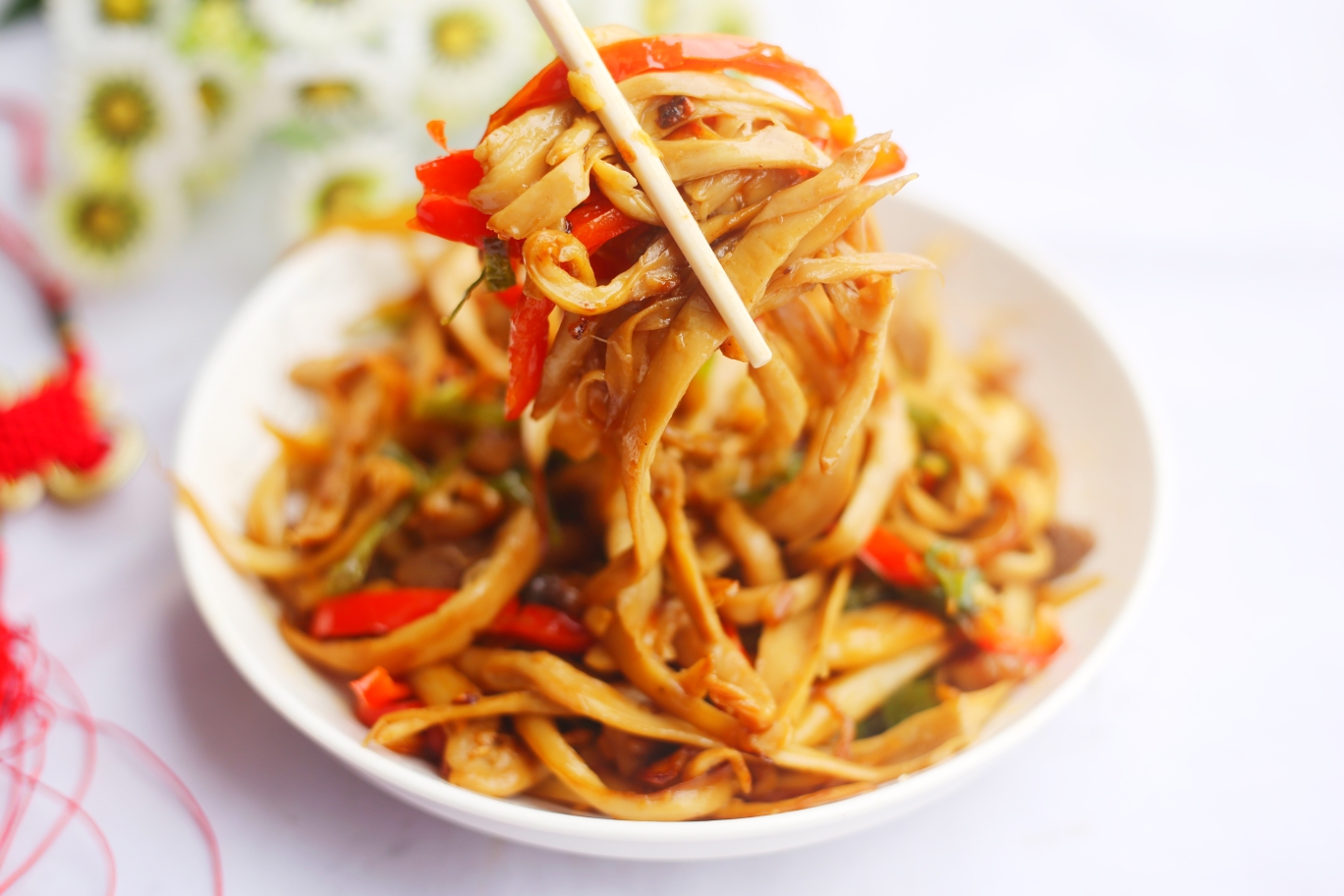 Low-fat and low-calorie shredded king oyster mushrooms