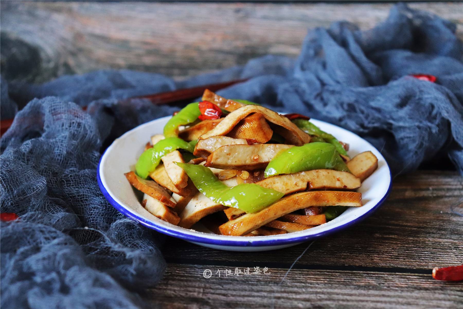 Stir-fried dried tofu with green pepper