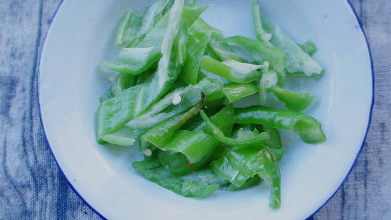 Fried dried beans with green pepper