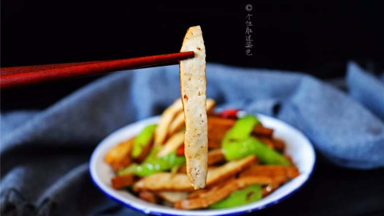 Fried dried beans with green pepper