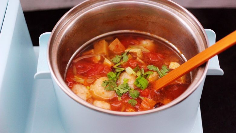 Shrimp, tomato and dried bean soup