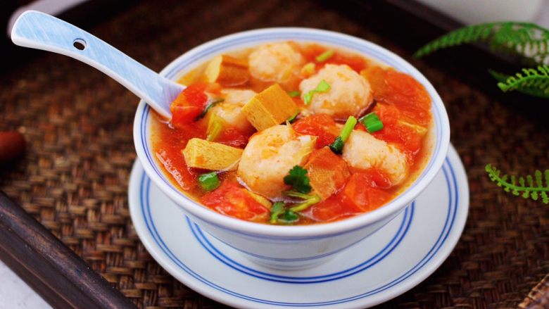 Shrimp, tomato and dried bean soup