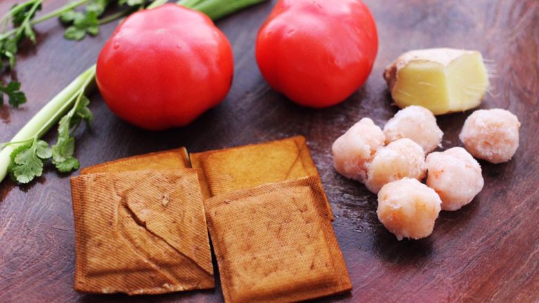 Shrimp, tomato and dried bean soup