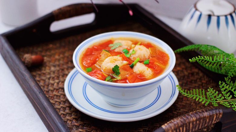 Shrimp, tomato and dried bean soup