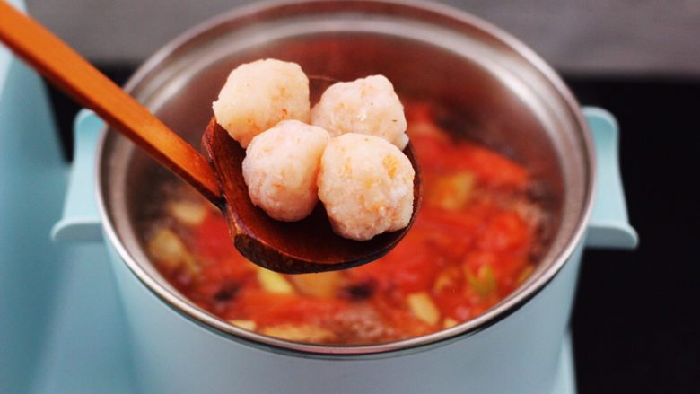 Shrimp, tomato and dried bean soup