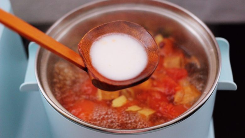 Shrimp, tomato and dried bean soup